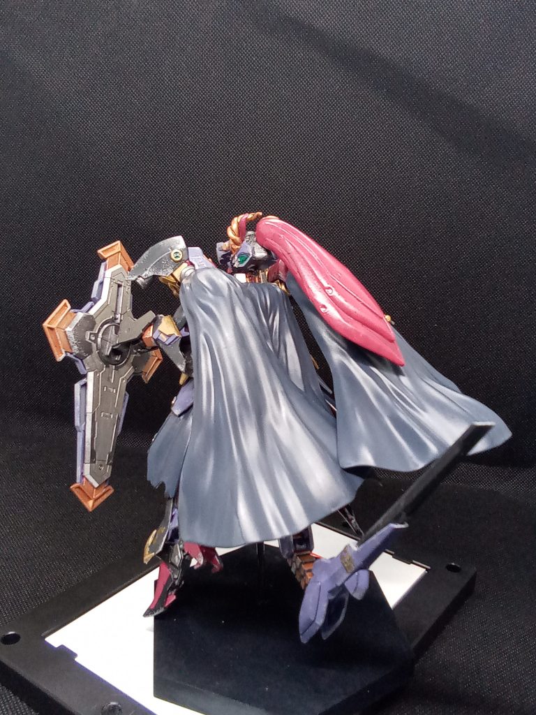 マントは三枚利用してゴージャスに肩は増加装甲を付けて大型にしていますなんとなく尻尾と髪の毛を追加