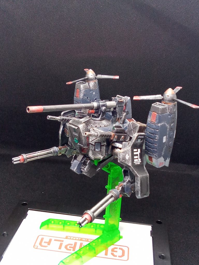 下半身をパージして回転翼機体としての運用も可能この場合 突撃用クローは着陸時に使用