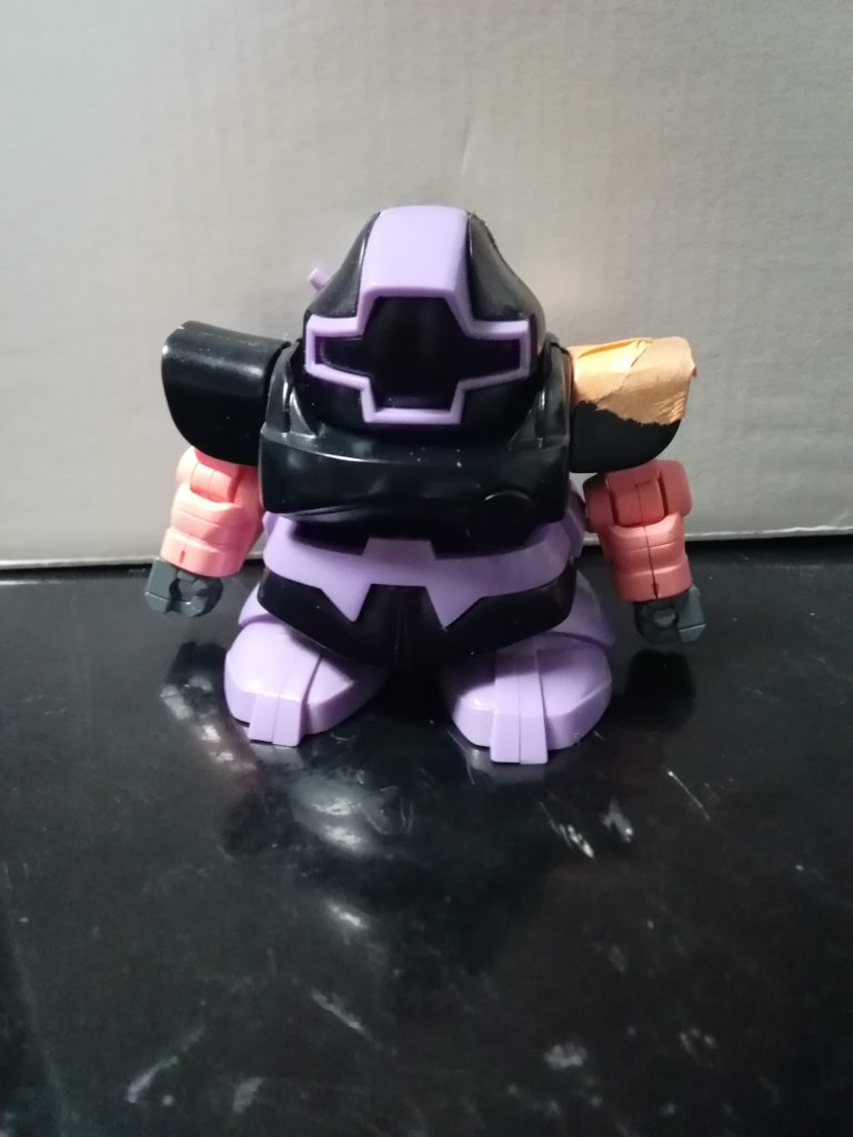 まずは、両腕をクロスシルエットのザクのものに変更しました。