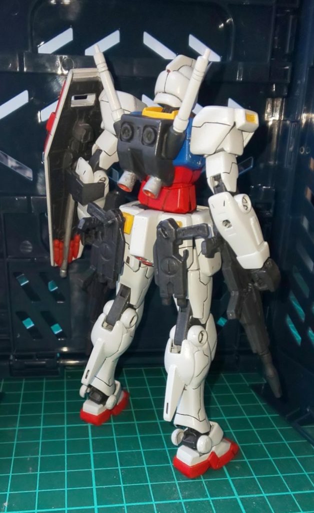 ベースガンダム–3枚目/制作者：@paipanda_massa