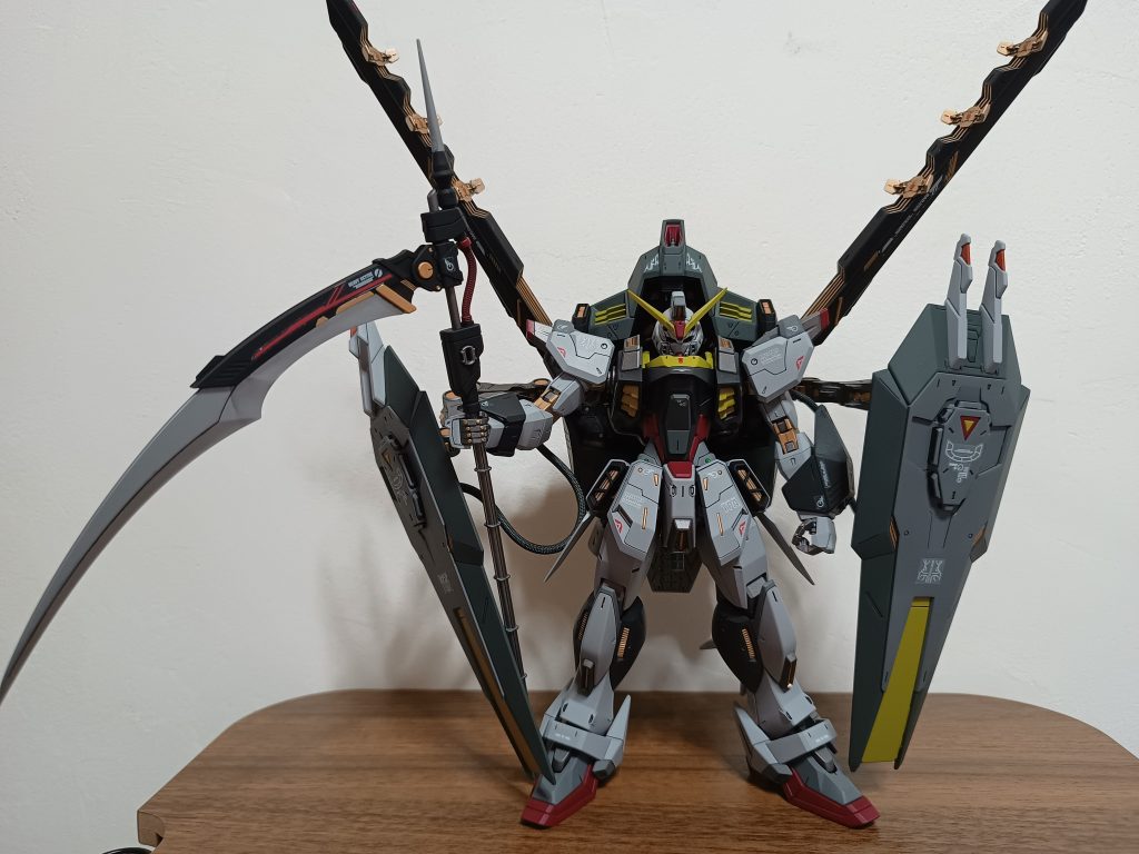 このボリュームでも自立します。地震でスタンドなしのガンプラが落ちてしまいましたが、スタンドありのガンプラは落ちなかったです。