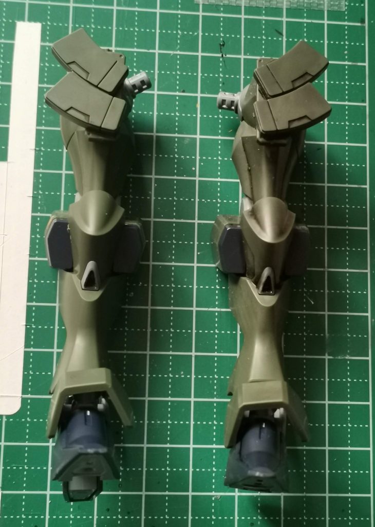 そのまま←→ウェザリング後①パーツ全体をリアルタッチマーカーでざっくり塗る②数分後にティッシュやキッチンペーパーで拭き取る③メラニンスポンジで軽めに拭き取る