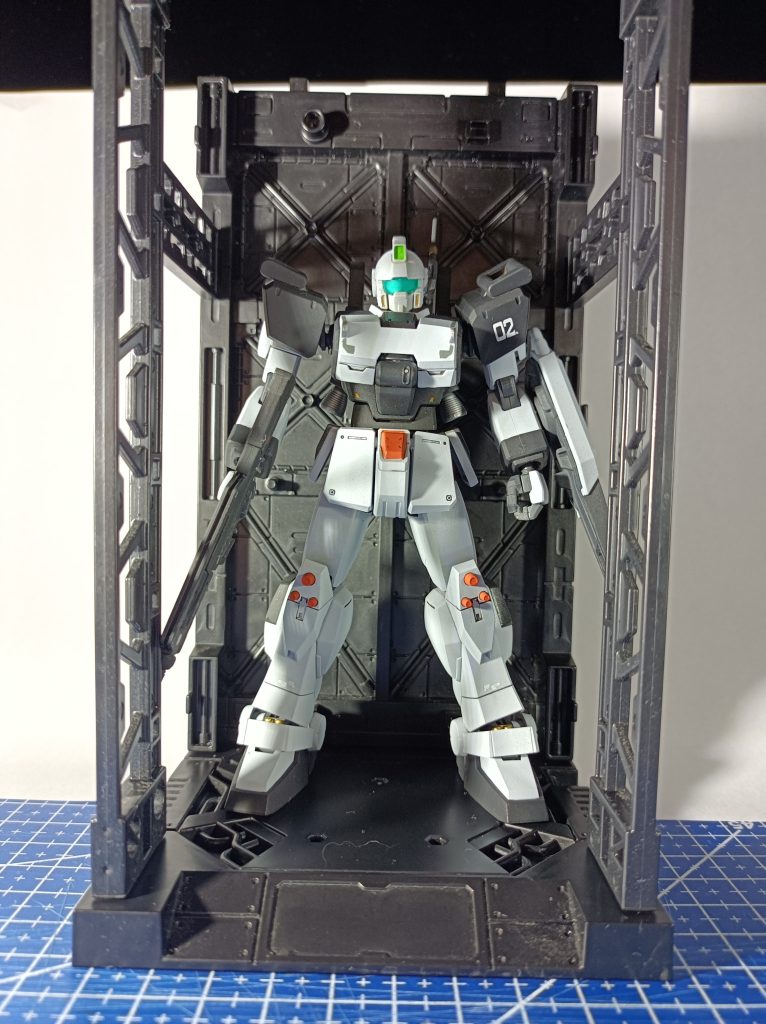 全体像です。黒、グレーをメインに、差し色にオレンジを使っています。差し色に強い色を使うとメリハリがついて、なんか良いですよね。