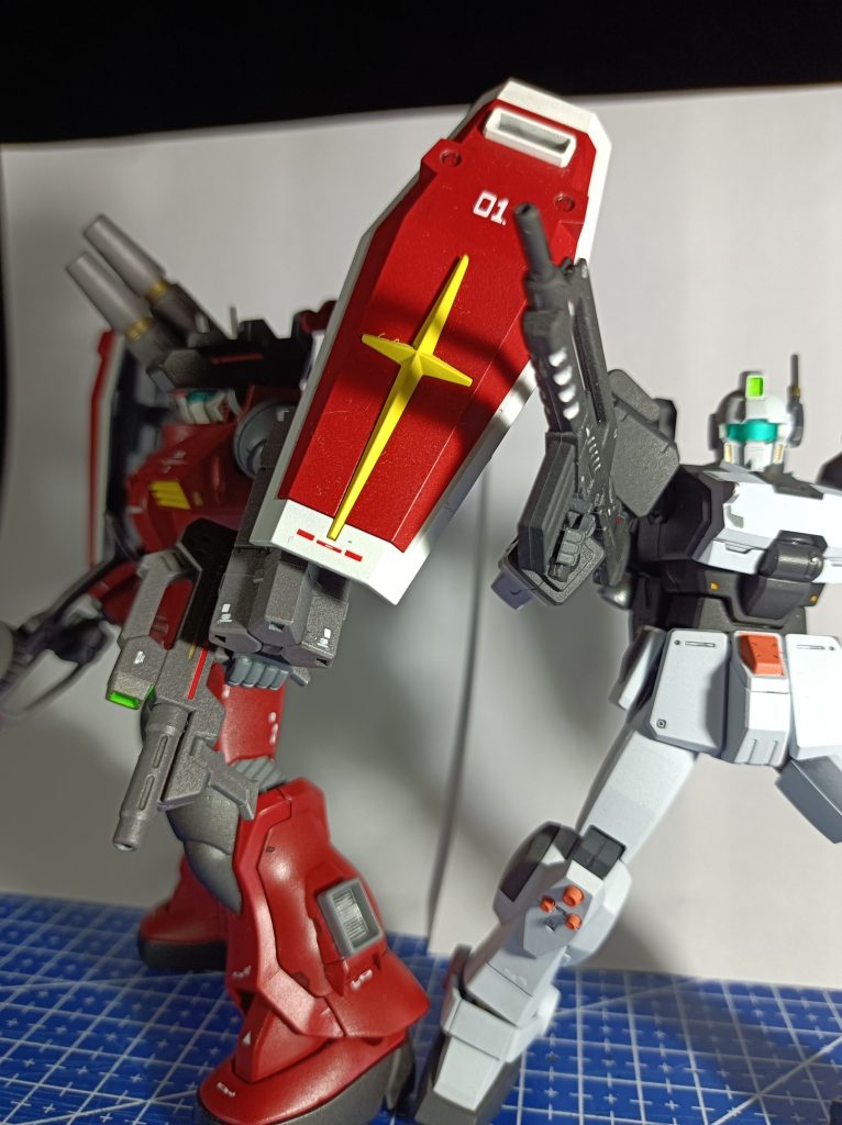 最後に前回のガンキャノンとツーショットで終わらせてもらいます。改めまして、前回の作品への多くのいいね、ありがとうございました。まさかあそこまで多くの人に観てもらえるとは思ってもいませんでした。これからも、のらりくらりと投稿していきますので、是非よろしくお願いします。以上、陸戦型ジム【鹵獲武装試験機】でした。