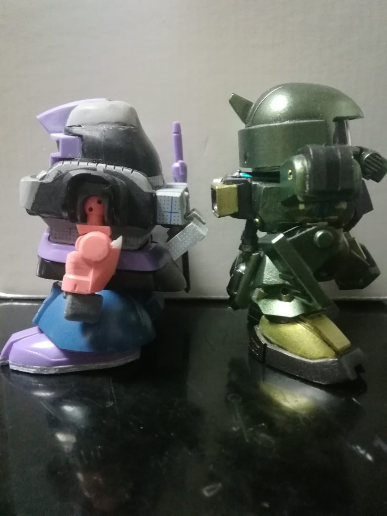 腹部の延長、更に脚部にBB戦士ジオングの脚部を被せて身長を調整。他のBB戦士と同じような背丈にしました。