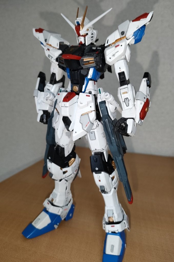 手指、足首から下はストフリ。