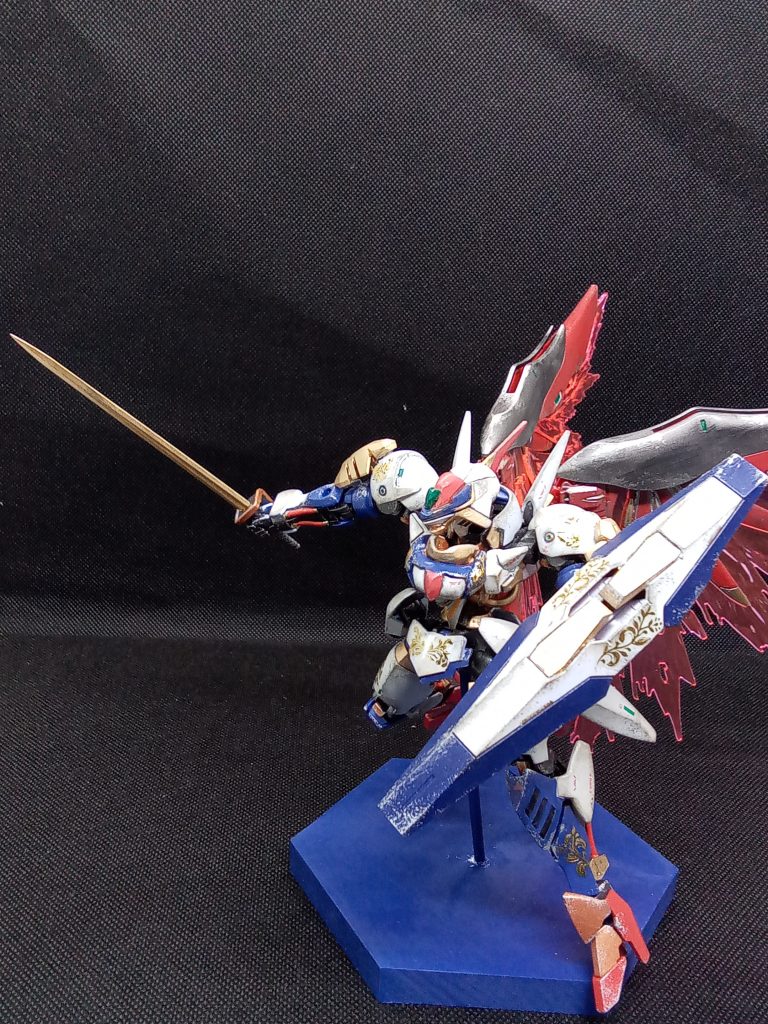 頭部と胸部のデザインを変更武装も変更翼と装飾をつけてみました聖騎士+戦乙女+天使のイメージです