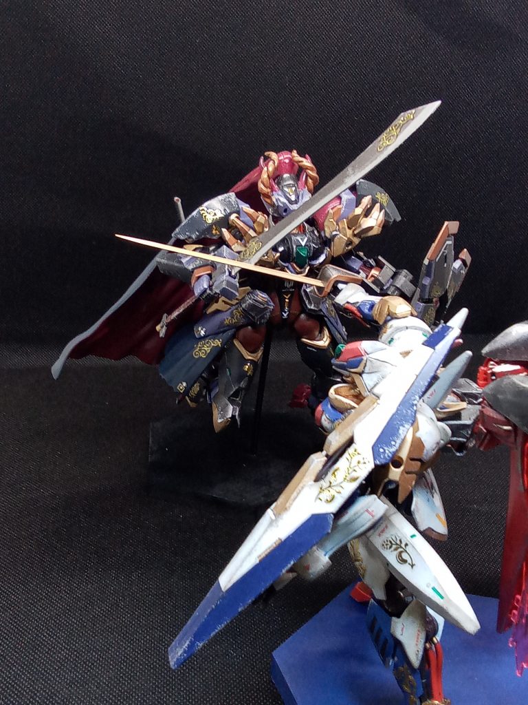 鉄血vs水星 ですがどちらもモビルスーツにみえないように意識して改造してます剣を持たせたらやってみたい構図