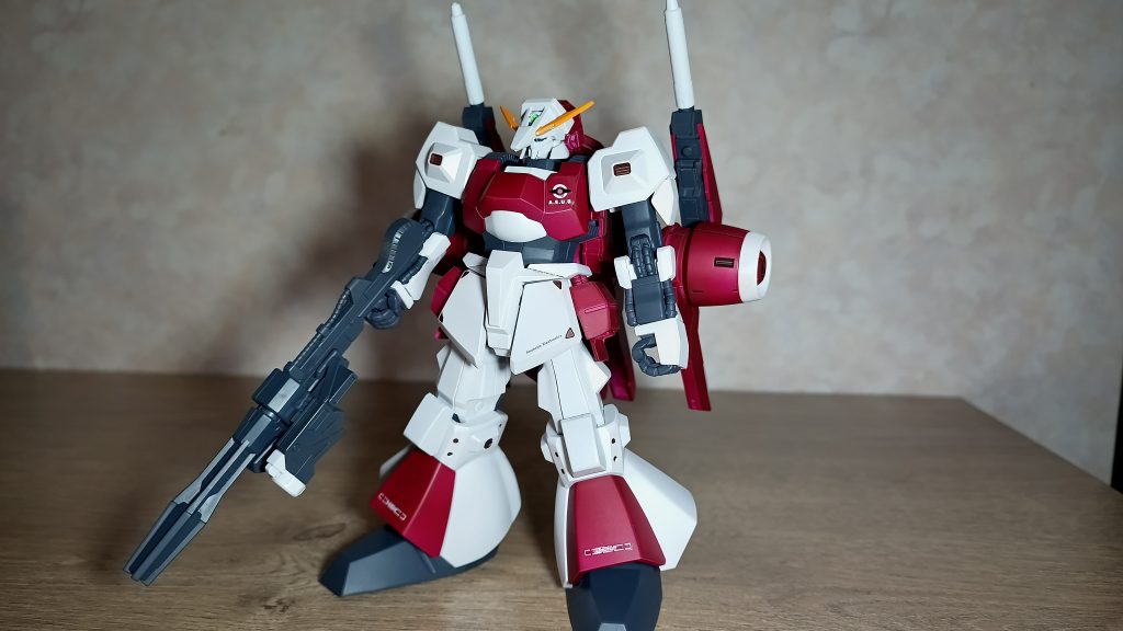 立ち姿。前回作成した百式でライトニングbws2の大半が余ってしまったので切り貼りして形にしました。