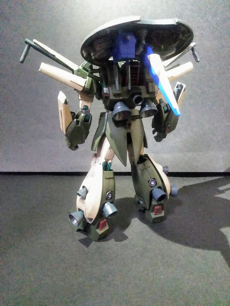 この子『ダギ・イルス』はその鋭角的な　　　　　　デザインから人気が高い機体の様ですね😄カクイウ｢UP主｣も｢F 91のMS郡｣の中では　｢一推し｣だったりします 😍💖只 ｢ガンダム世界アルアル｣・・・尺の都合で劇中での扱いは｢とっても残念｣な状態です 😭　　　　　　パイロットの｢アンナマリーさん｣(で、イイんですよね？)も好みのデザインだったのに😣