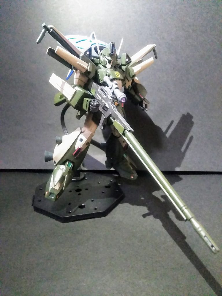 で、この子は実弟がコサエタ代物なのですが｢改造に目覚めた時期｣だったのか色々と加工が施されておりました😥　　　　　　　　　　　　　　欠品が多く、所々がアレだったので完全再現は諦めました😏　　　　　　　　　　　　　　　　まぁ、何時もキチント再現しているかというと絶対に｢否❗｣と相成りますが🤣🤣　　　　　　　(ソモソモ欠品は、オマエがパーツをパクったからだろうが👹)