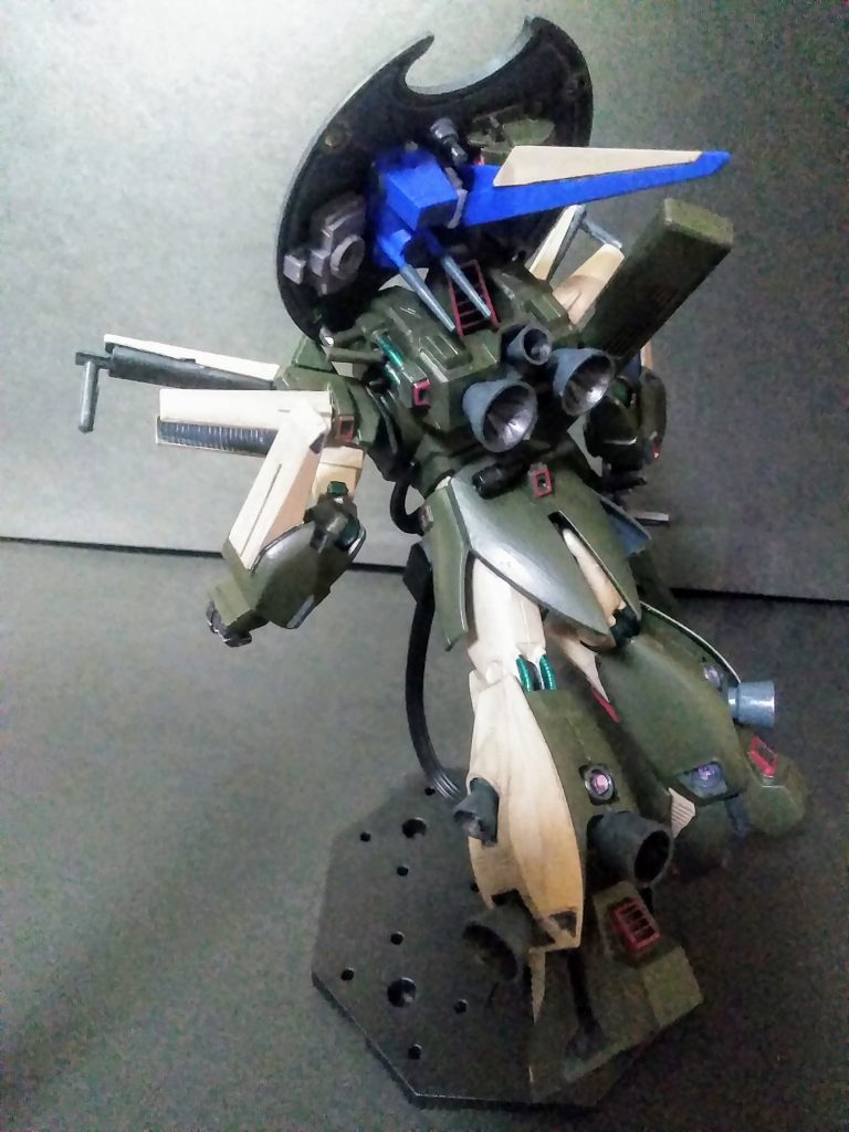 ハイ。｢ EWAC ユニット｣にソレッぽいパーツをクッ付けときました😏　　　　　　　　　　　　　　それと、用途不明の凹みに｢デコシール貼り& UVレジン流し込み｣を実行し　　　　　　　　　　　　　｢ミエルトうれしい センサー｣を演出です😆