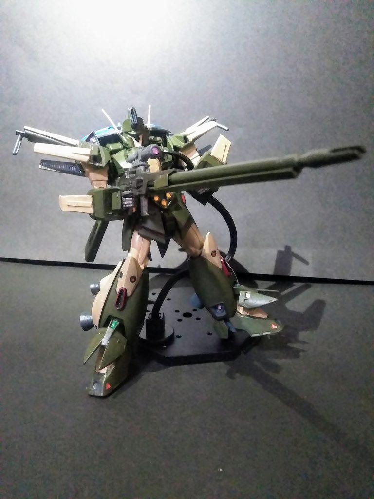 ｢狙撃用ライフル｣を構えてミタ❗😁　　　　　　　　　　　ハイ。此で『長モノ武装絶対信者』の　　　　　　　　　面目躍如と成りますね 🤤