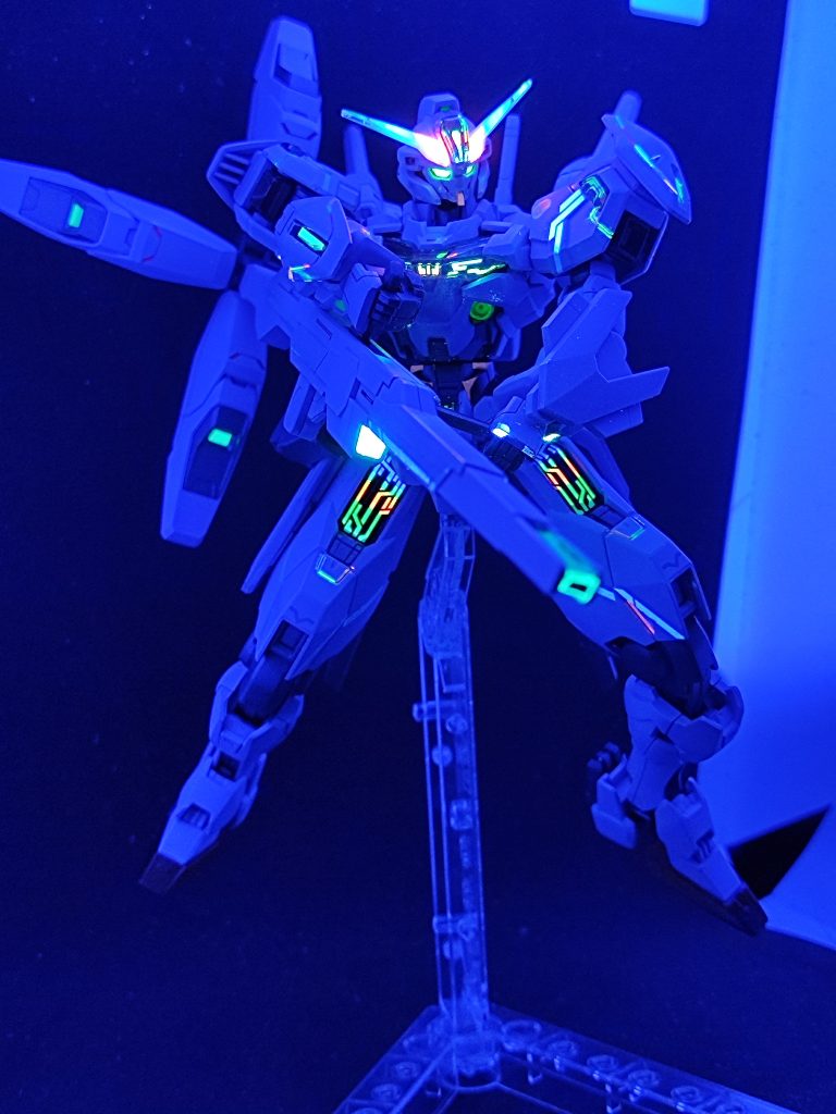 他の方々の作品を見て、見よう見真似の塗装です。