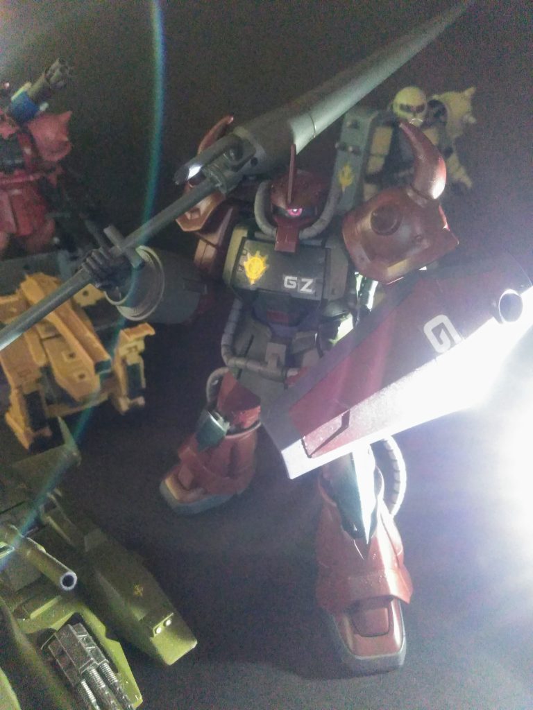 折角なので『陸戦型ザク & マゼラアタック 』と一緒に😆と、いう訳で妄想機体をリビルドでした😁　　　　　　　　｢UP主｣は今まで｢劇中ネームドキャラの機体｣をコサエテこなかったのですが、存外 妄想が膨らみ楽しかったです😍