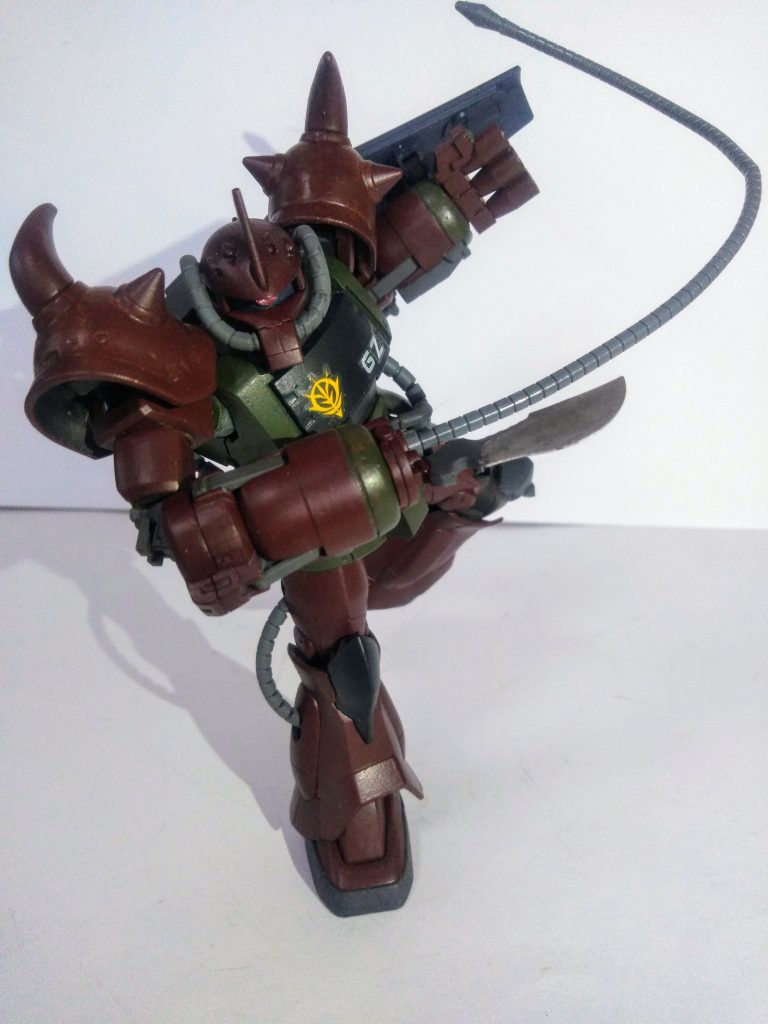 ハイ。謎ウェポンの｢試作型ヒート・ロッド｣設定上では、ロッド先端が爪状に開閉し、　　　　　　対象物を捉える事が出来るとか❓😲　　　　　　　 新たに謎要素が付け加えられているのでした😩柔軟性の高い素材で出来ているので                   ポージングは自由自在 😍