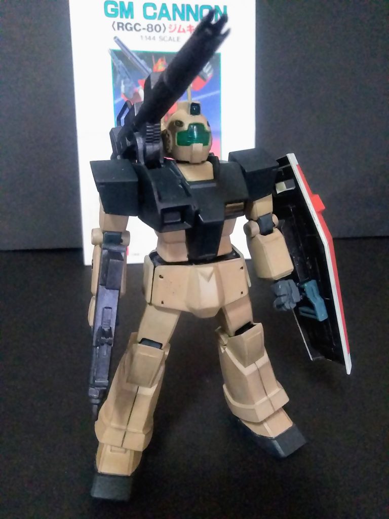 『ダディズ プリーチ中隊のアルカード大尉』は『トリントン基地』へ転属と成りました。そんな『トリントン基地』には色々な兵士が居る様です。今回は『ダウン・シティ小隊所属』 『分 舜法 准尉』の搭乗機『ジム・キャノン』をご紹介😆