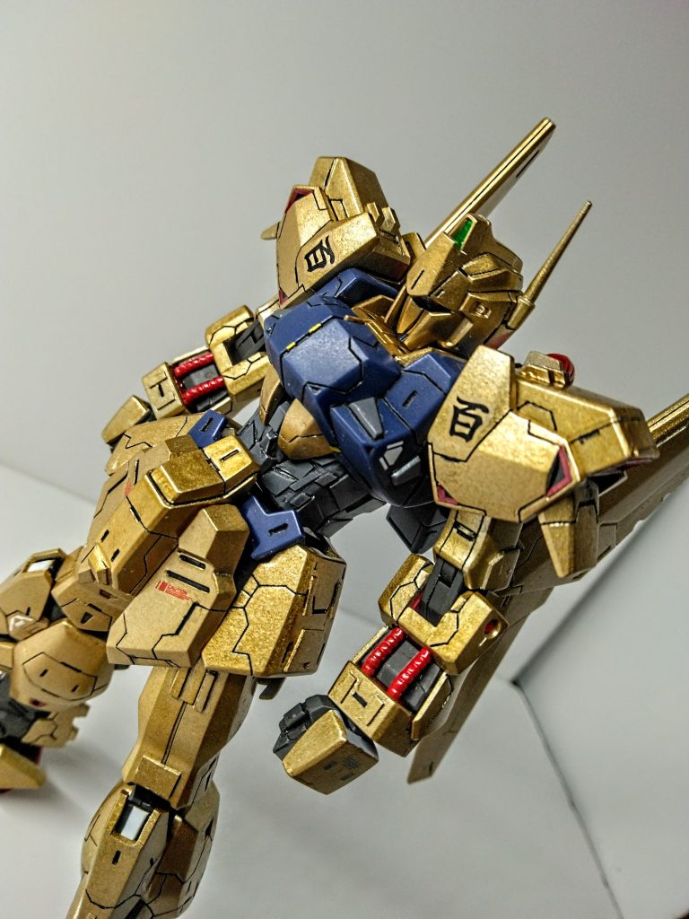 今回が初めてのの全塗装で本当にもう大変でした。皆さんがこれを毎回やっているのが本当にに恐ろしいです……スジ彫りが埋まらないように薄吹きするのが大変でした(´;ω;`)