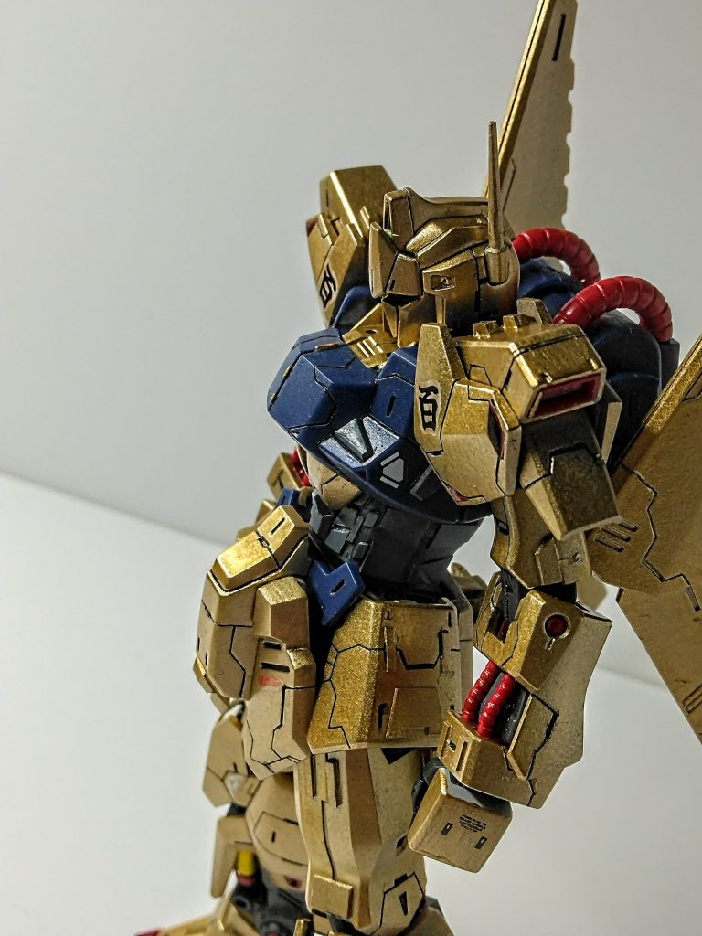 使った塗料ガイアカラー:EXゴールド後なんか赤い塗料スターブライトゴールドニュートラルグレーダークブルー?の所はつや消しトップコートしただけでーす