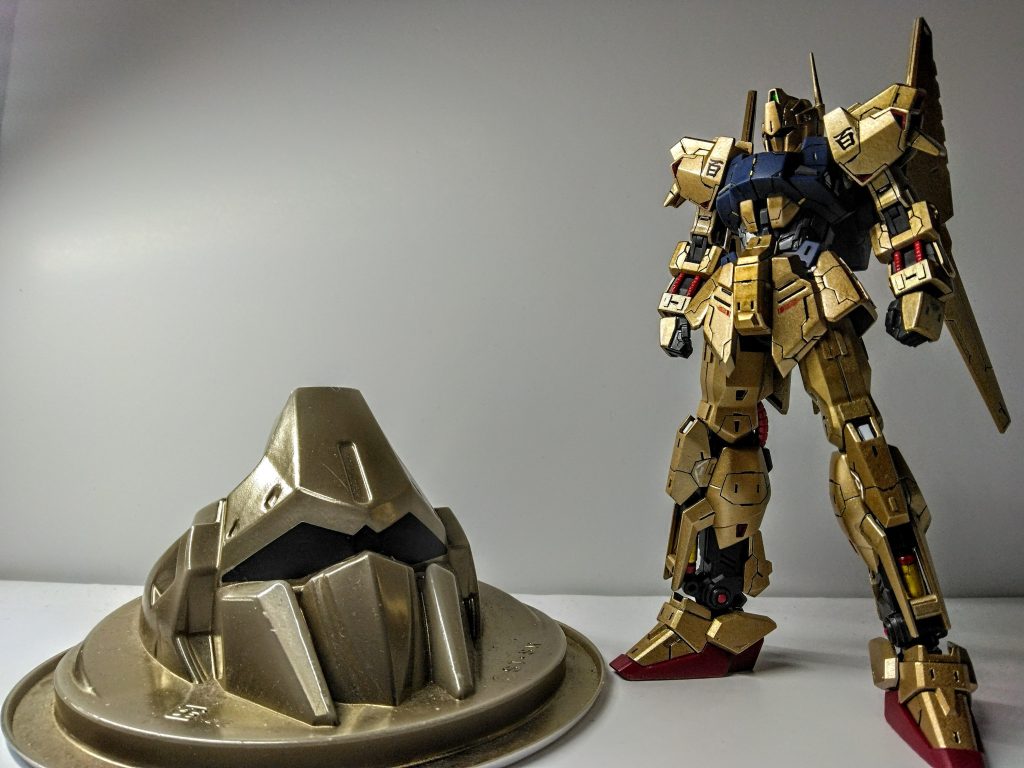 全塗装後はまぶしすぎて目がぁ!!!目がぁ!!!といわんばかりの輝きでしたが素人が吹いたのでだいぶムラがあります。上手い人は、本当に純金みたいなるんですよーー!!!本当に凄いですよね!