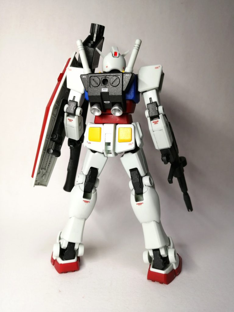 エントリーグレードをベースに作っていますが、手・バックパック・ビームライフル・シールド・ビームサーベル・ハイパーバズーカはHGです。