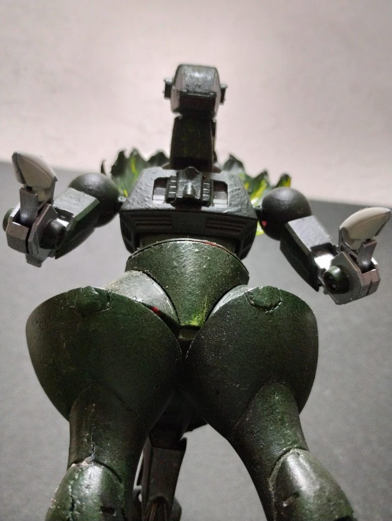 民間人が秘密裏に製造していたため武装はしていない、という設定です。