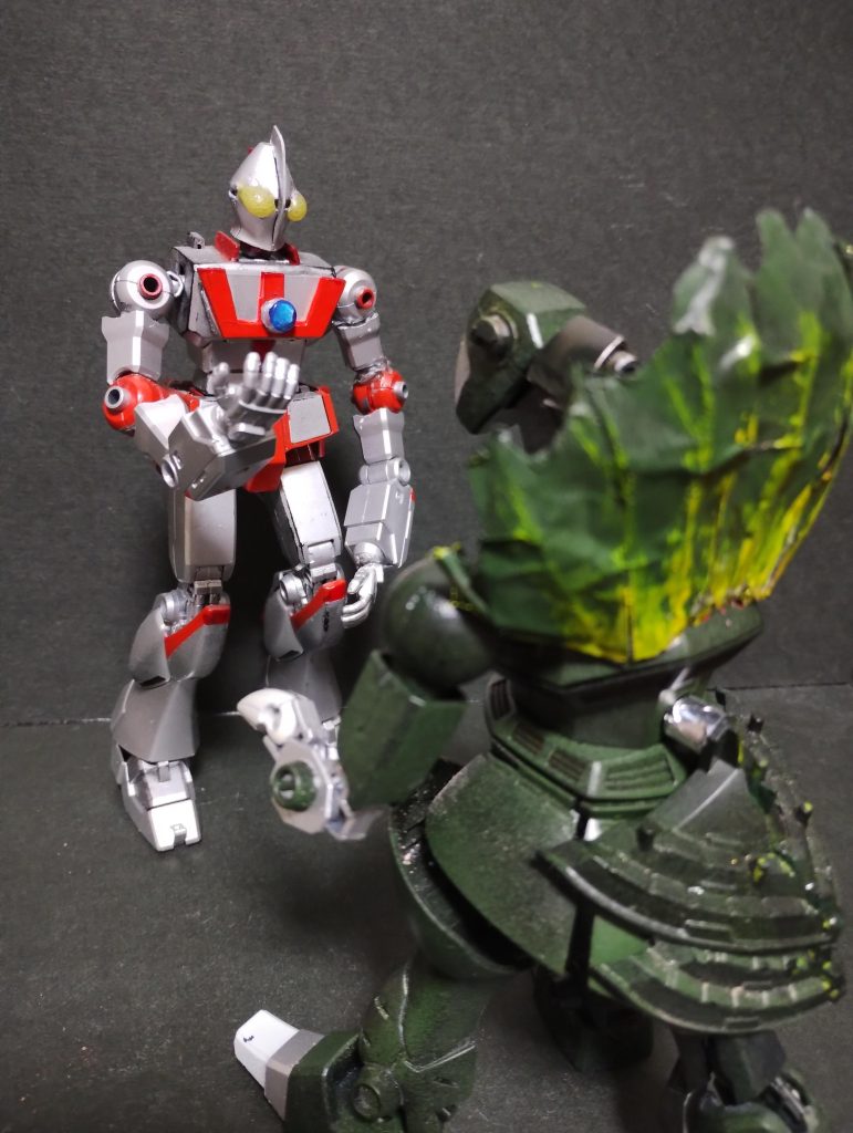 ウルトラガンダムがやってきた。「外星人が秘密基地でモビルスーツを製造している」という誤情報を受けての事だった。サイド3内でビームスペシウムの使用は危険なので近接格闘で闘うぞ！