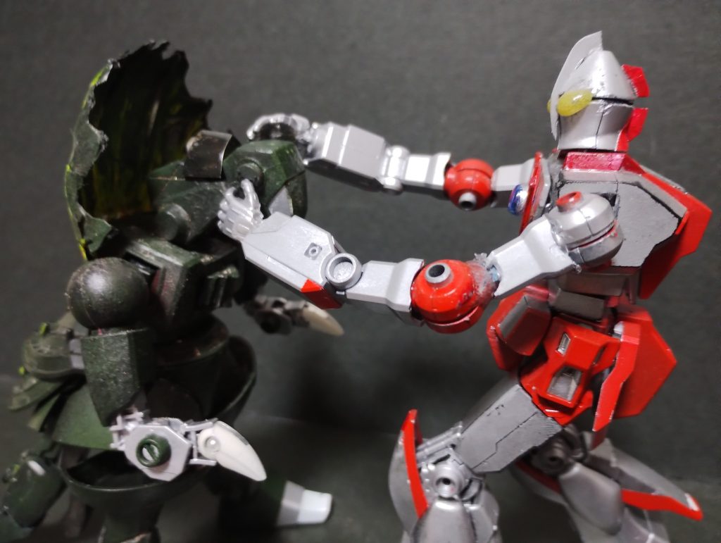 突進してくるジル・アースを受け止めるウルトラガンダム。
