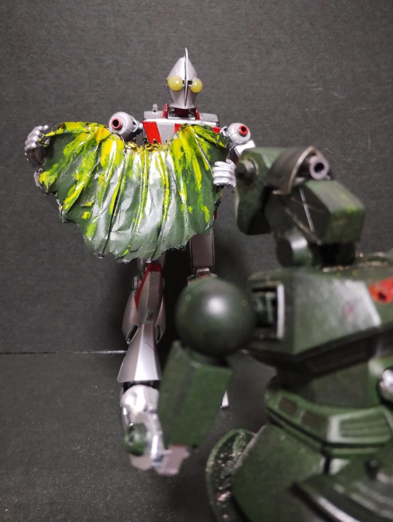 闘牛士の様にジル・アースの突進をかわすウルトラガンダム。放熱板が無い為ジェネレータが熱暴走しだした。　　　