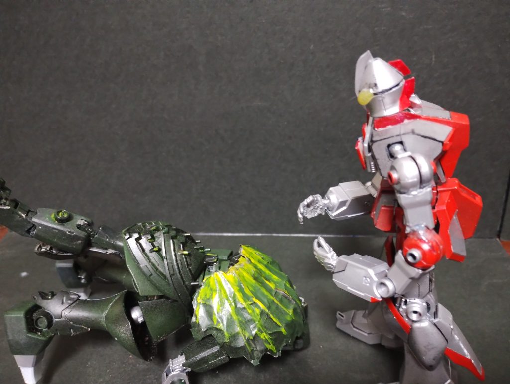 機動停止して倒れてしまったジル・アース。そっと襟巻をかけてウルトラガンダムは去っていった。自分でモビルスーツを開発するなんて・・。本当に恐ろしい博士だ。よっぽどモビルスーツにシビれていたのだろう。