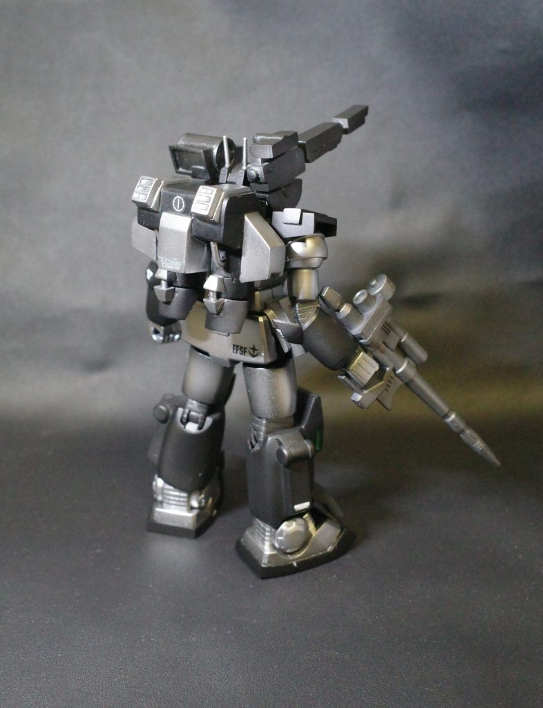 後ろは結構残念。折角HGフォーマットで作るのだからランドセル、キャノン、スコープみたいなのはスタイリッシュにアレンジを加えれば良かったです。もっさりしてますね。