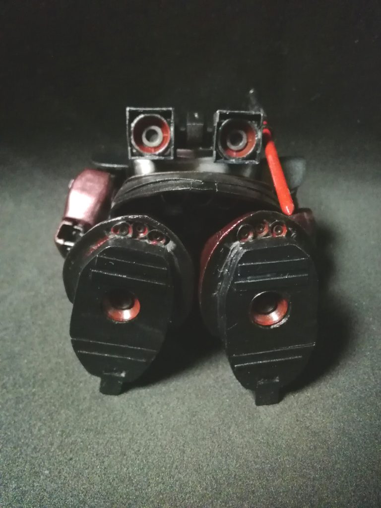 バーニアはリックドムから外せない特徴だと思いまして、各所に設置しました。