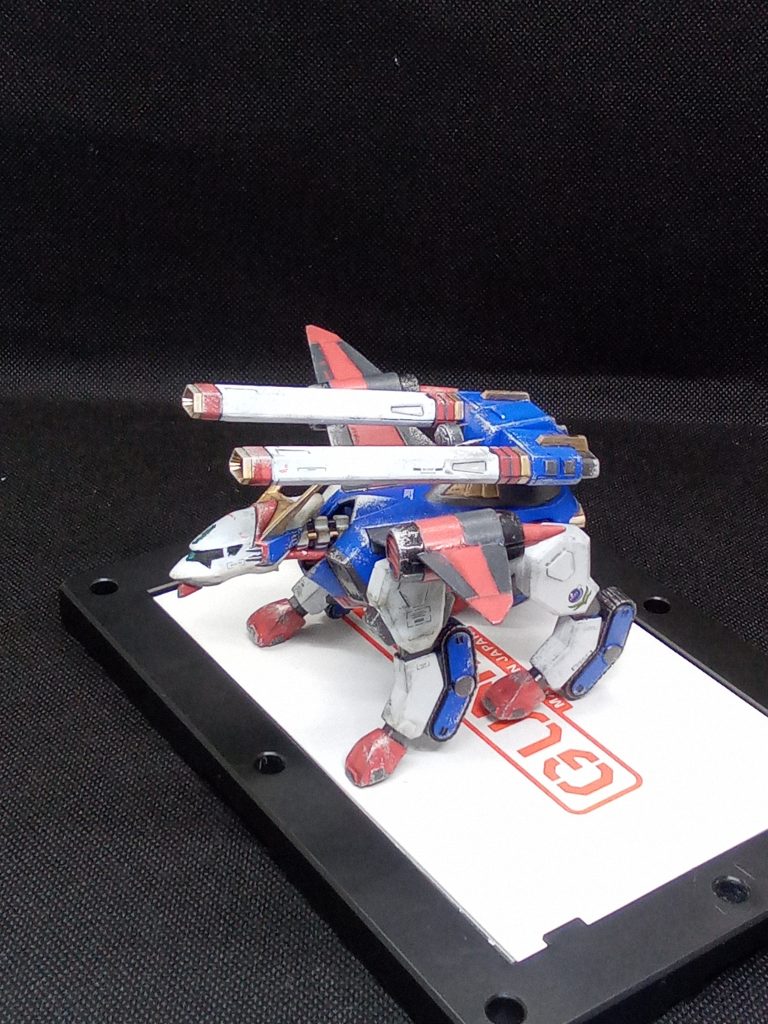 古いキットなこともあってプロポーションや可動域が・・今回は一ヶ所だけパテで余計なものを付け足して　塗装のテストに使用