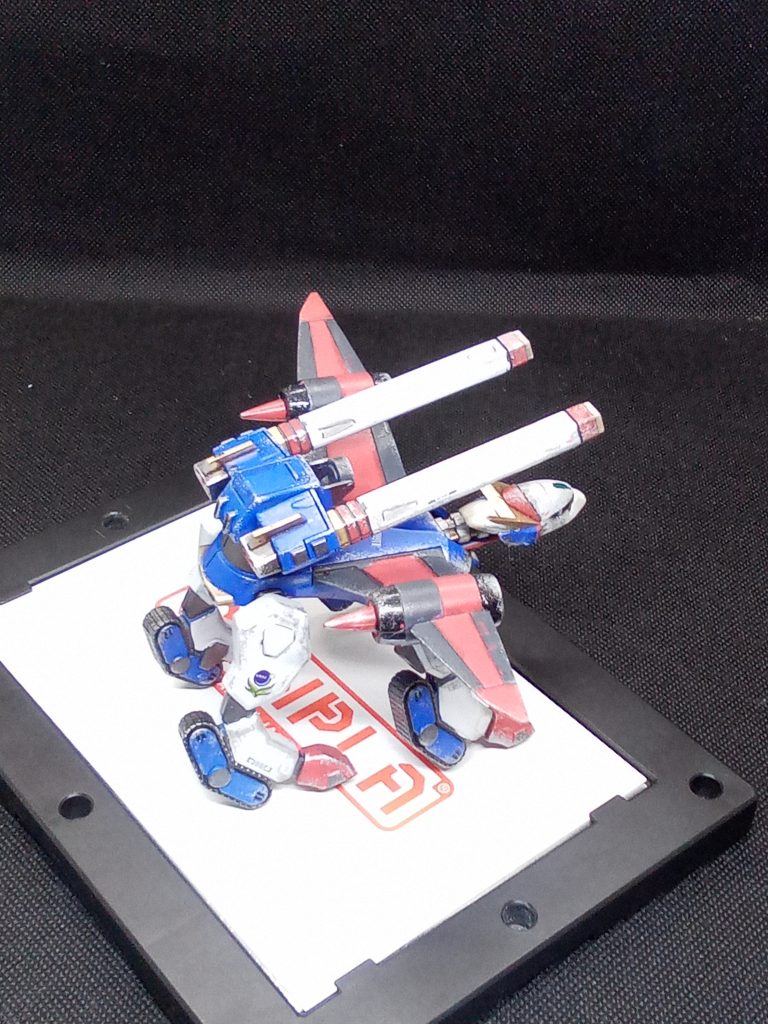 バクゥのオリジナルカラーは格好よかったのに、いっきにオモチャっぽくw