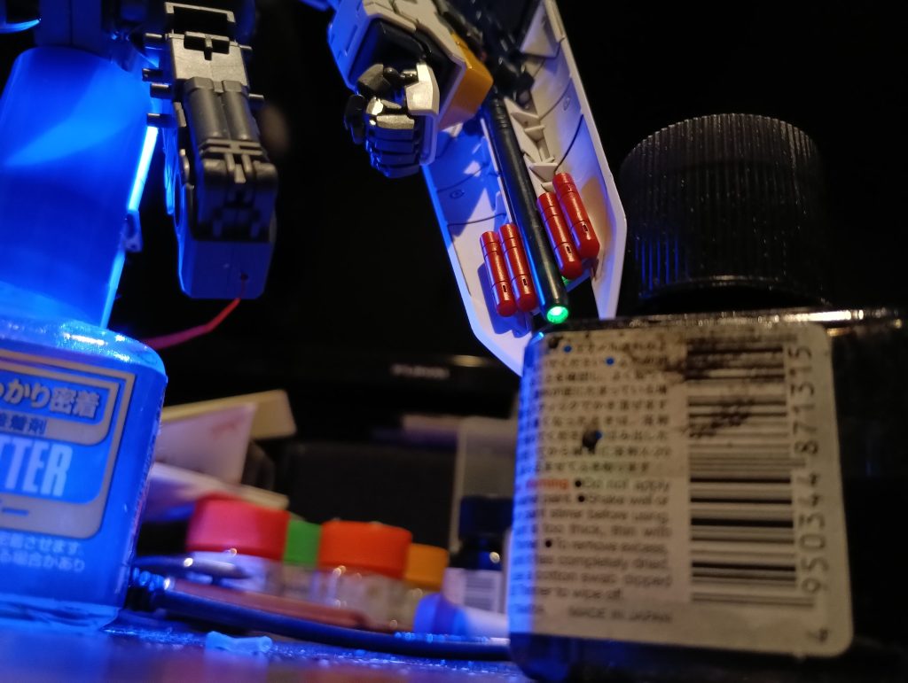 シールドのビームキャノンにも仕込んでます。