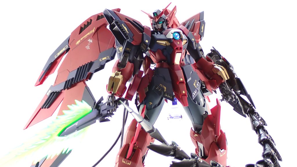 エピオン本体のみ。ちょいと昔のMGですが、十分にカッコいいです。ちょいとわかりにくいですが、メインの赤は2色、濃紺の装甲にはブルーパール、デカールはゴールド系を使用してます。