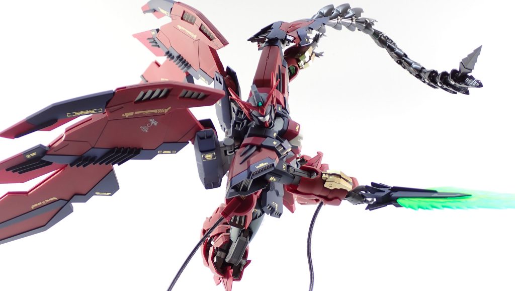 手首はコトブキヤのシャープハンドに変更。ビームソードのケーブルもメッシュワイヤーに変更してます。