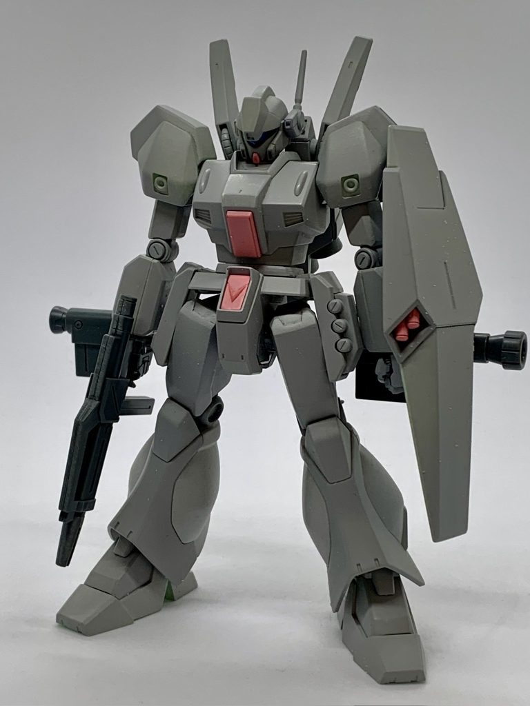 塗装直前。肩のポリキャップと軸を詰めて、1ミリ高くして1ミリ寄せてます。ギュッと密度感が増したハズ。