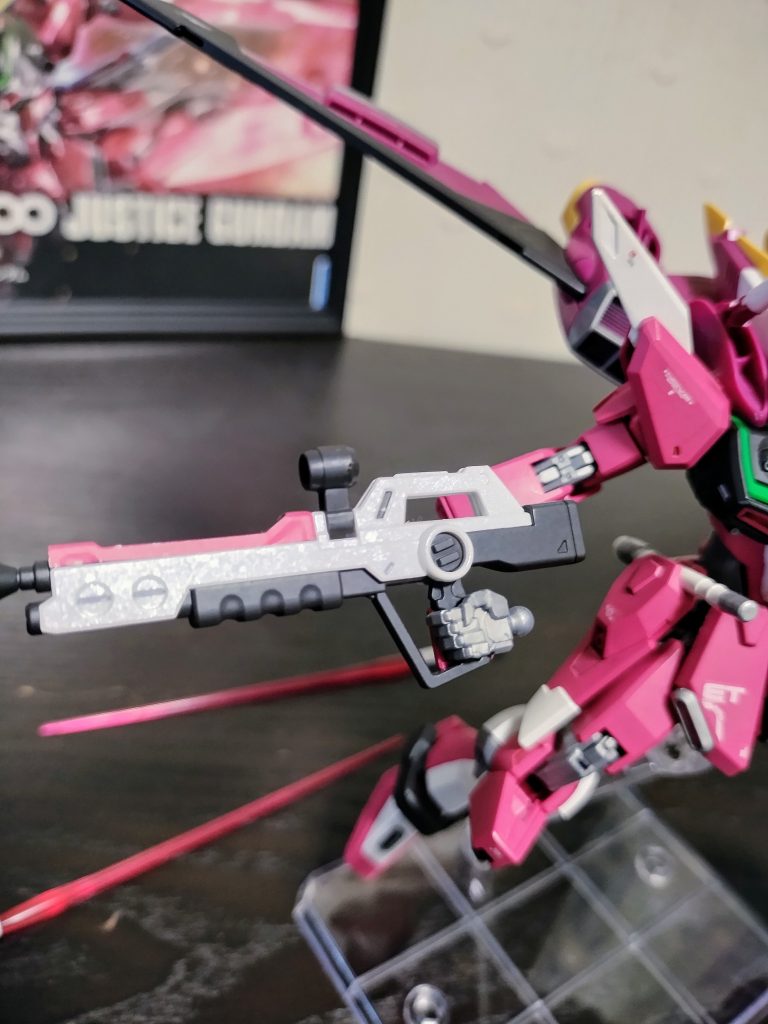 ホワイトパーツはすべてパール塗装してます。(ランナーごと缶スプレー)