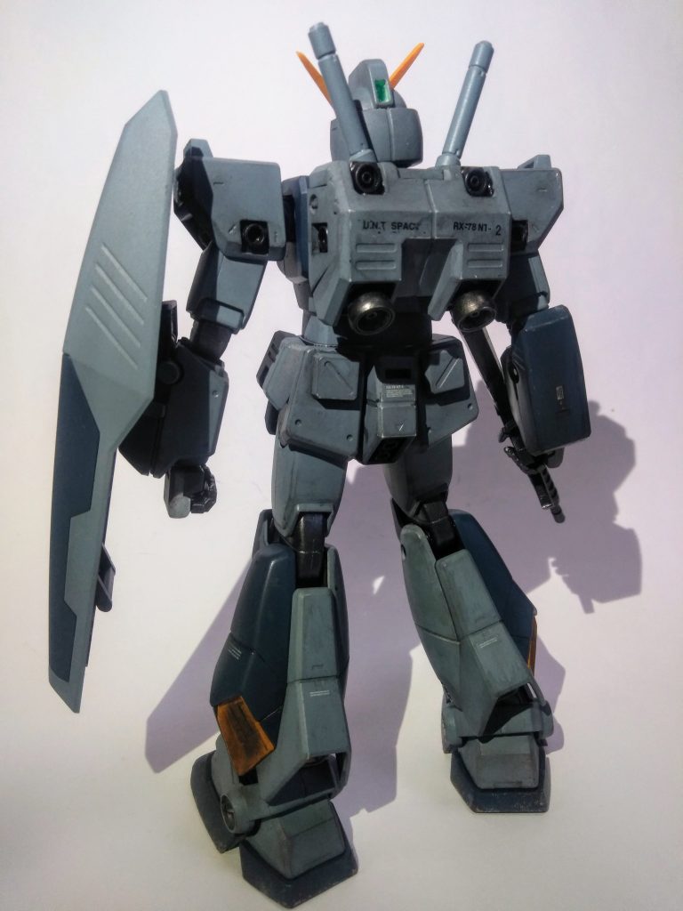 この子のデザインは「UP主」大好きだったり します😆💕 如何にも『「RX-78」を強化改良したぜっ❗』感が溢れる「スラスター&アポジモーター」 決して「マッシブ」に成り過ぎていない 各部ボリューム。 新たに設定された「ウェポン類」 精悍な「お顔」と 巷で「卑怯」とリアタイ時に大騒ぎに成った 「ガトリング ガン」 (当時はSNSは無いので雑誌のコラム欄など) 流石は「出渕裕先生」と感動したモノでした😭