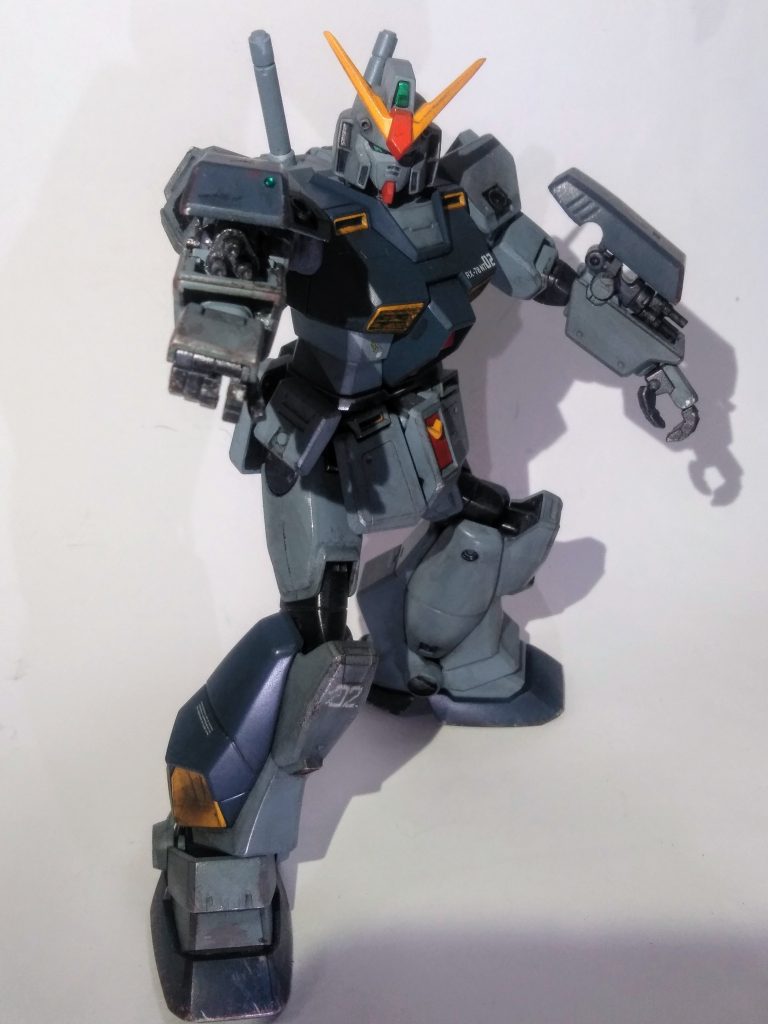 「卑怯ウェポン 90mm ガトリング ガン」😂 上記の通り、今で言う「炎上案件」でしたが 「UP主」には「必殺武器❗」に観えて 憧れの 武装と成りました 😄 コノ事が由来となり『蛇足作業』を行う様に成ったのでした 😤 「ガトリング ガン」は本来 もう少し持ち上がるのですがコレ以上は「自壊」するのでご勘弁を😣