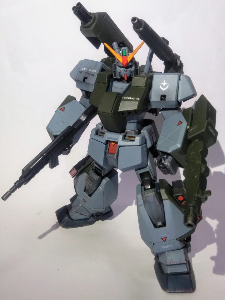 今回は「リビルド」なのに、殆ど弄って おりません😋 薄暗い本棚の中とは云え、関節なども健在でした😲 25年前の作品なのに・・・ ヤルな❗❗👊😃💕『BANDAI❗❗』 コンナなりなので「ポージング」が出来ません😭💦