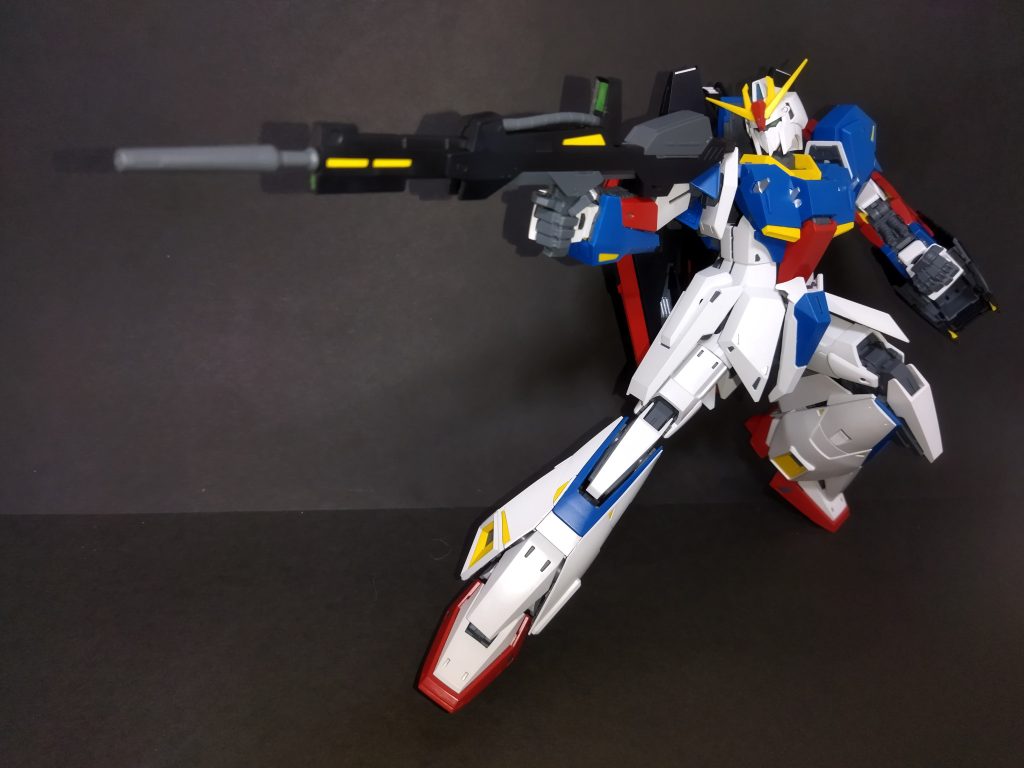 もうすぐ劇場版が公開されるSEEDっぽい射撃ポーズ。