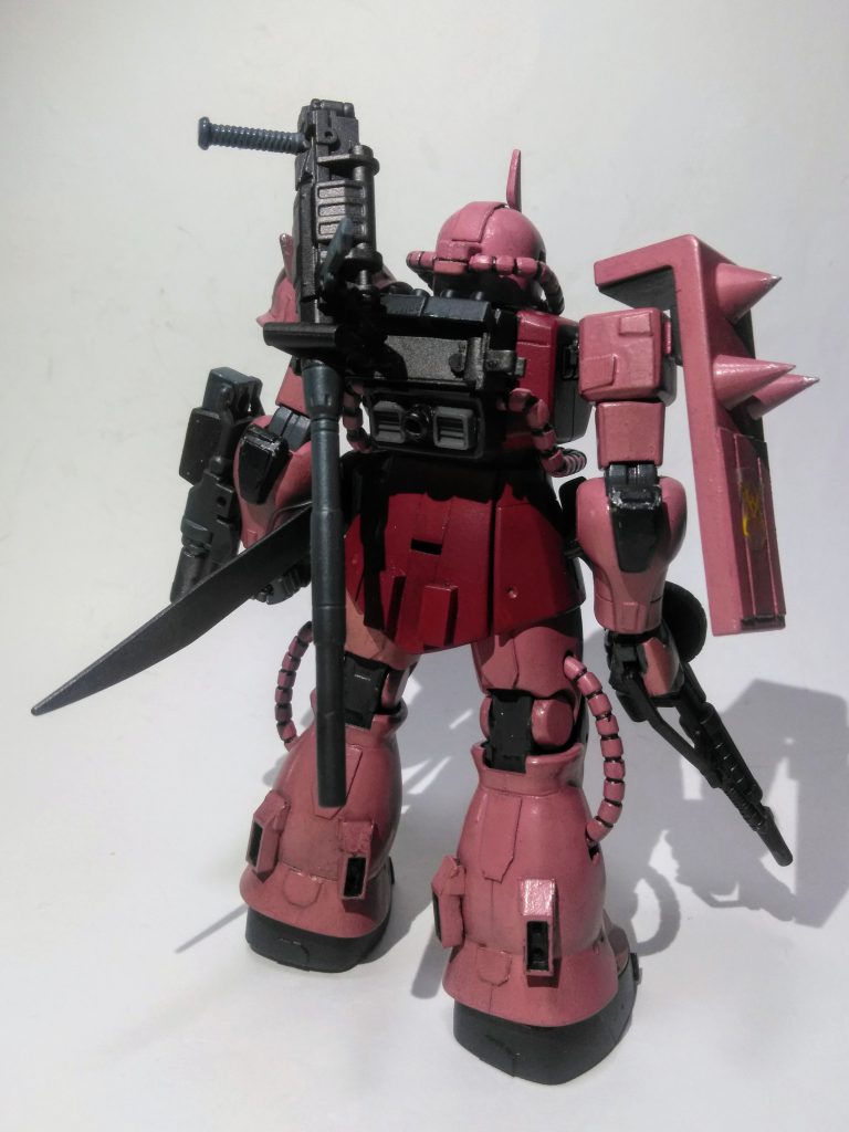 脳内設定としては  『ホワイトベース』を追って地上に降りた    『シャア少佐』             『シャア少佐』が大好きな『ガルマさま』はプレゼントとして『陸戦型ザク』を用意。     しかも『赤い彗星』の名に恥じぬ様にと   『ガルマさま専用ザク Fs型』と同じ仕様で「頭部バルカン× 4 門」を新設。      機動力向上をハカリ「各種バーニヤ」を        増設させたのでした。てな、感じでお願いします🙇⤵️