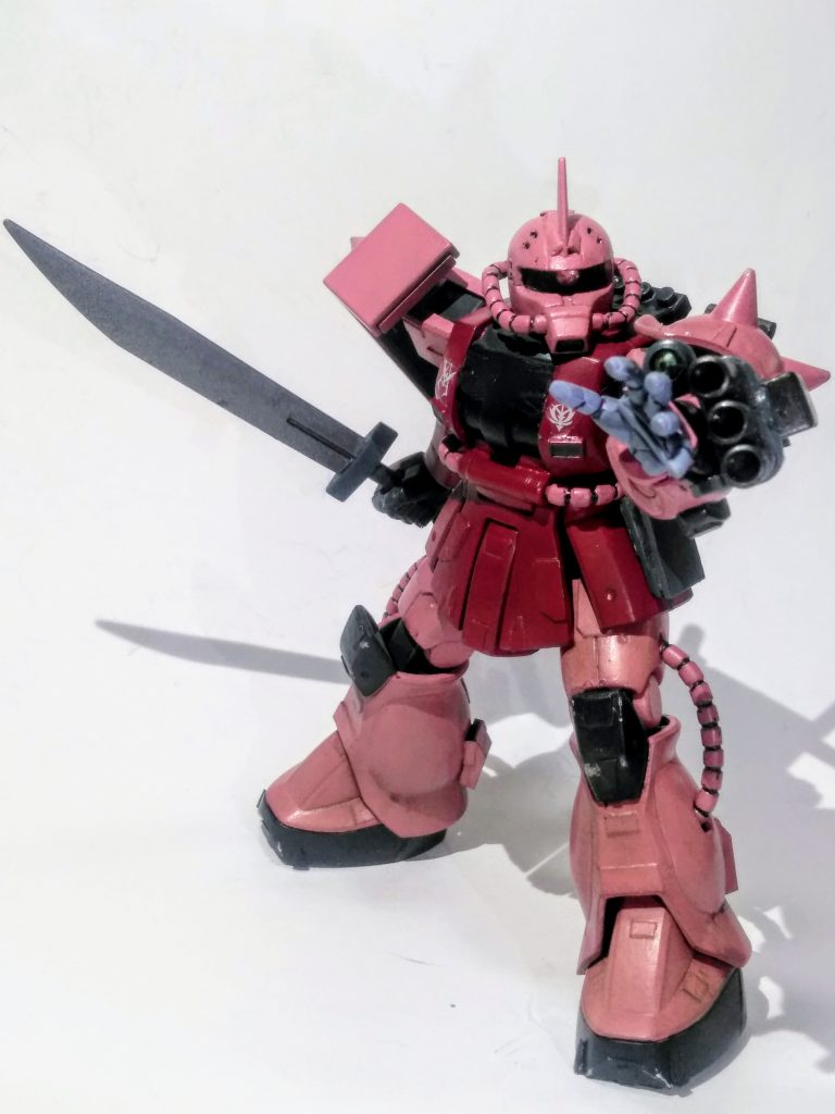 『ape100さん』心よりお礼を申し上げます。コレも『旧キット グフ カスタム』より頂戴 です 😋                 「斧より剣」の方が絵に成るでしょう❓😄        (押し付けは止めろ❗😈)そして『ape100さん』より