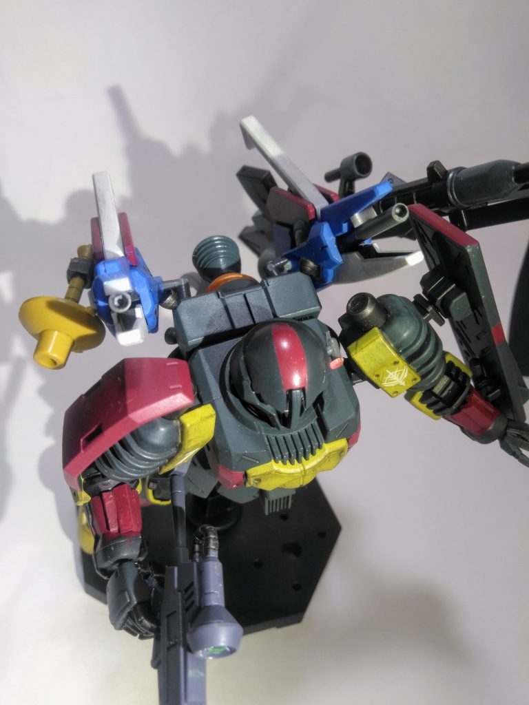 ハイ。『 ヅダ F 』ヨロシク❗　　　　　　　　　　　　　　背部に増設ブースターを新設😆　　　　　　　　ソコには｢ビーム砲 × 2 ｣まで設置されて         おります😍