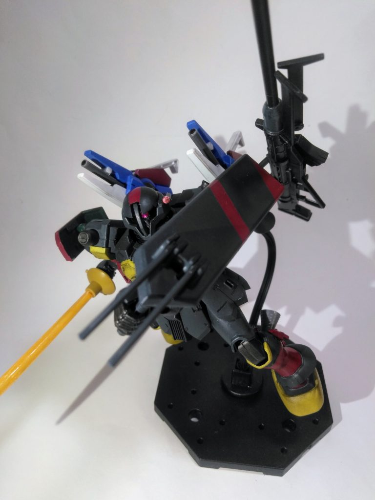 『ヅダ』なのだから｢シールド バッシュ❗｣　　　　　　当然❗技名なんて知りません❗🤣🤣🤣に、してもこの子は｢プレイバリュー｣が行き届いております🤗　　　　　　　　　　　　　　　｢ポージングがビシバシ｣決まる　　　　　　　　　　　コレは気持ちが良い😁💕