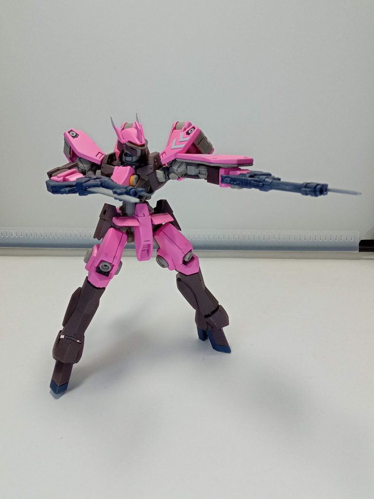 先に投稿したシュヴァルベ・ブルー同様腰を改造してありますガンカタ‼️