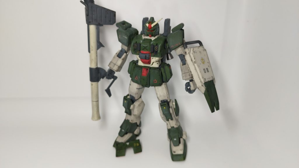 胸部と脚部の装甲が外れるのが良いですね。