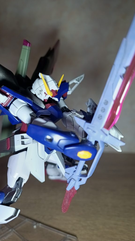 横。柄尻のビームソードめっちゃ埃付いてますね。